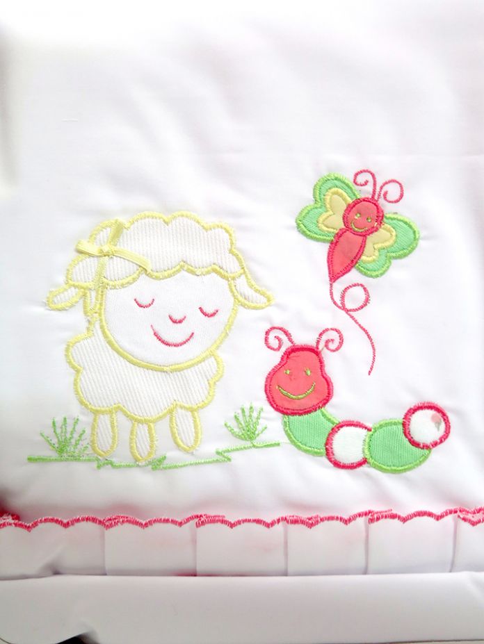 Sabana Bordada en Caja Para Cuna 3 piezas