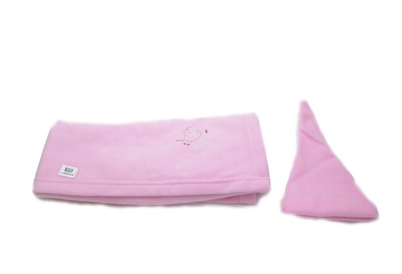 Set de Manta Recibidor de Polar Con Vaca Bordada y Gorro de Bebe