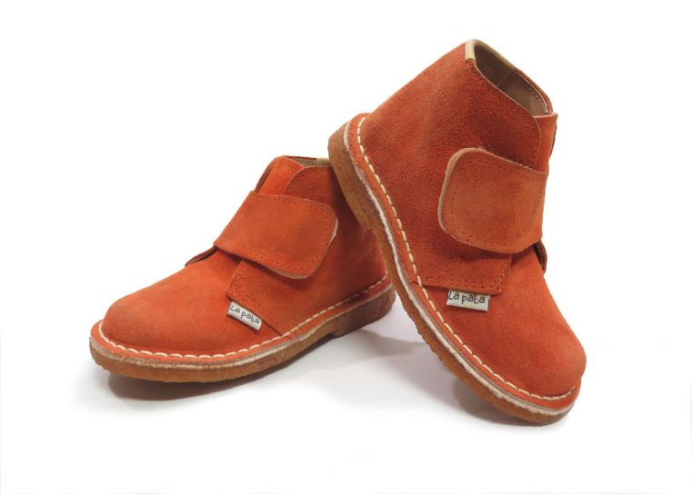 Bota de Gamuza Con Goma Crepe y Velcro