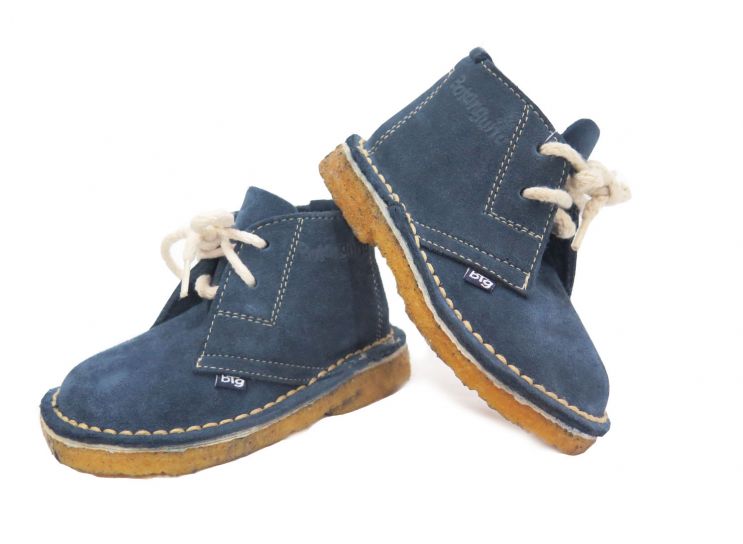 Bota de Gamuza Suela de Goma Crepe Con Cordon