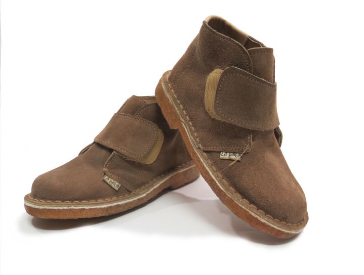 Bota de Gamuza Con Goma Crepe y Velcro