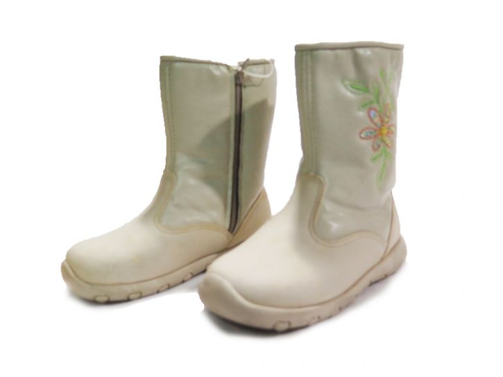 Bota de Cuerina Flor Bordada y Lentejuelas