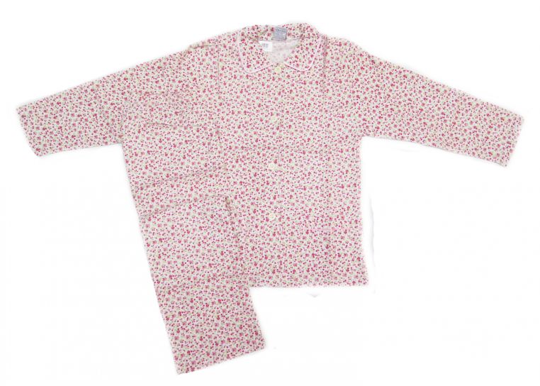Pijama Invierno Viyela Boton Estampado Flores Ribete en el cuello