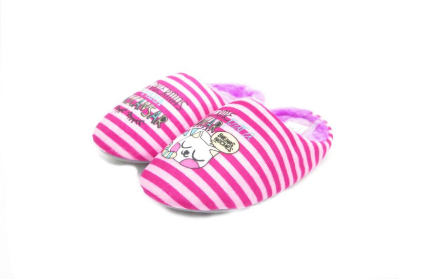 Chinela de Plush y Piel Interior