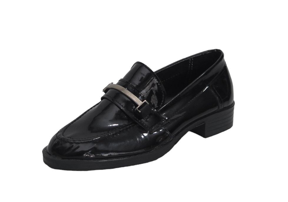 Mocasín Charol Con Taco Y Hebilla Estribo