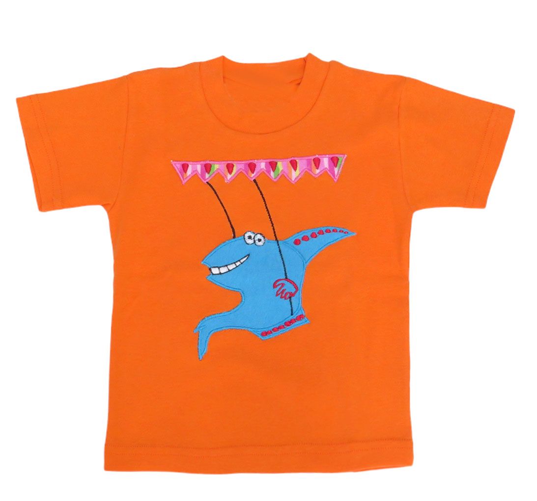 Remera Manga Corta Con Tiburon en Hamaca Bordado