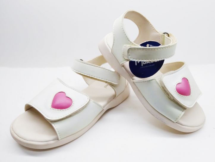 Sandalias con Aplique de Corazon y Velcro