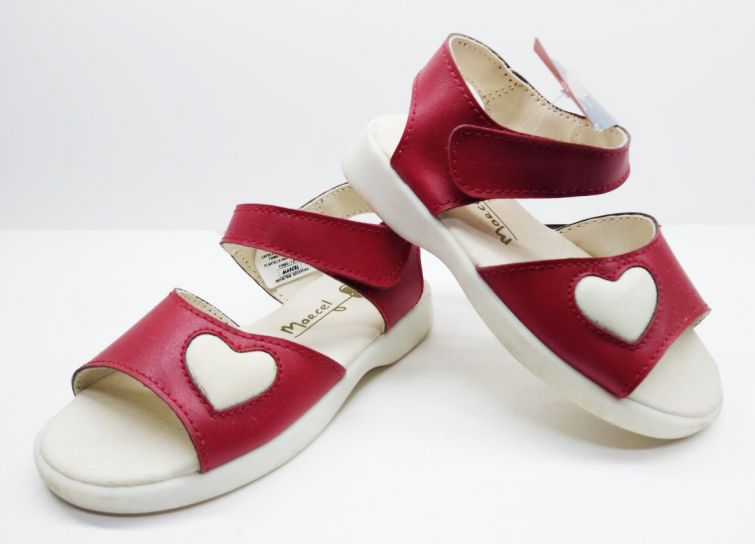 Sandalias con Aplique de Corazon y Velcro