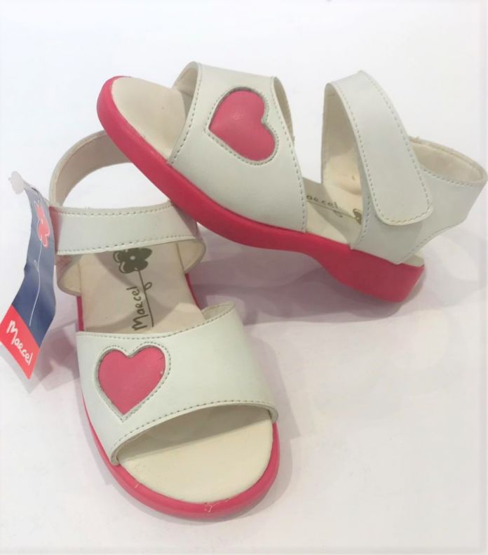Sandalias con Aplique de Corazon y Velcro