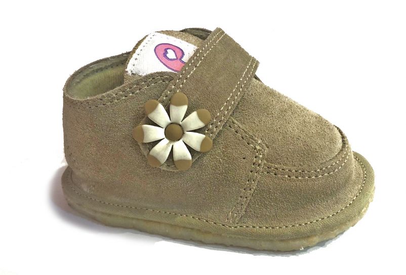 Bota gamuza y goma crepp para los primeros pasos integramente forrada.