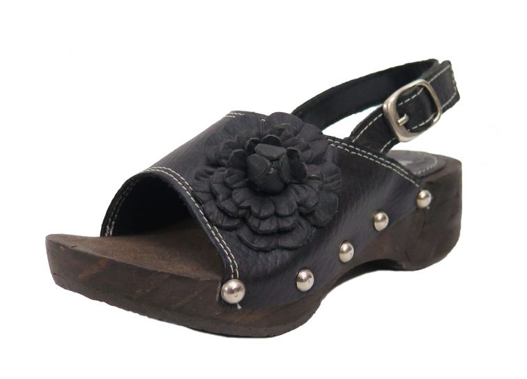Sandalia de Cuero Tipo Zueco con Aplique de Flor