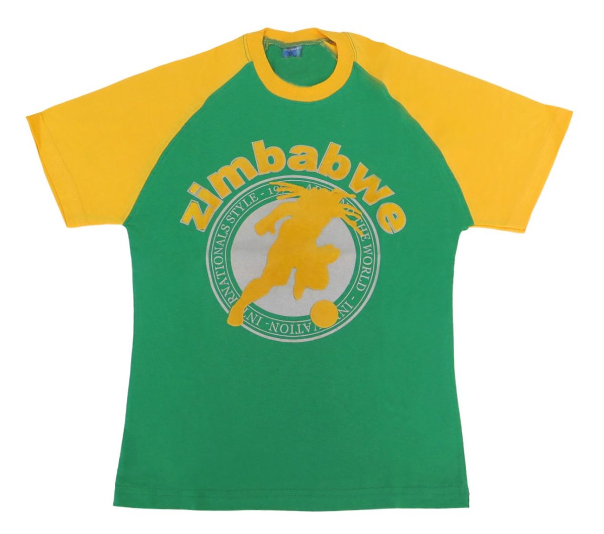 Remera Manga Corta Aplique Zimbabwe en Terciopelo