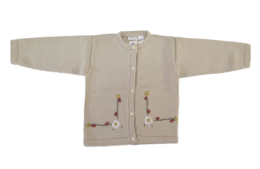 Saquito de Cashmilon Tejido Con Flores Bordadas en Relieve