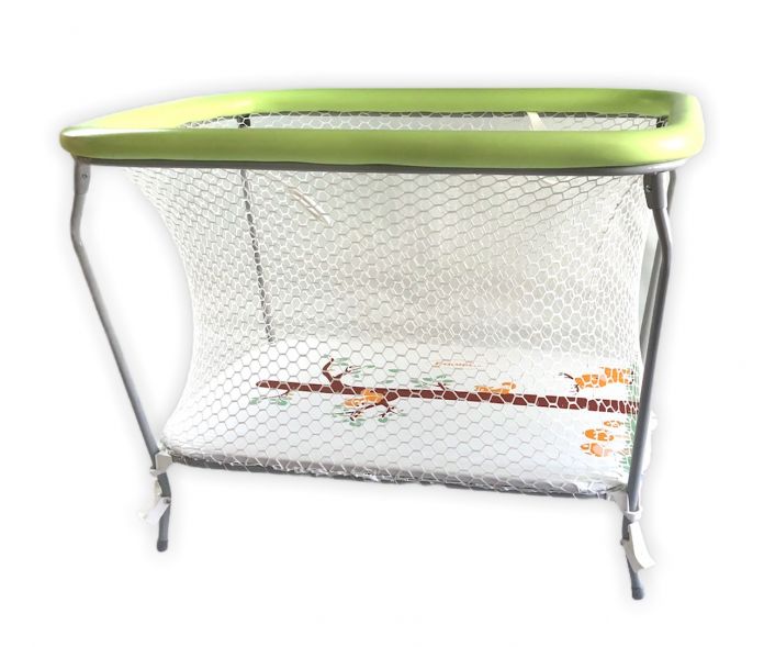 Corralito EURO con red hexagonal y trabas en las patas