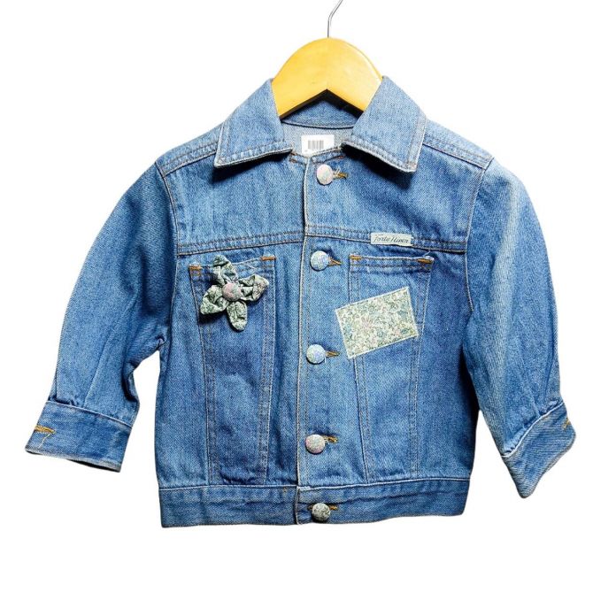 Campera Jean Con Aplique Flor de Tela y Botones forrados