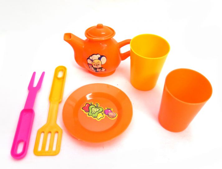 Set de cocina Kitchen en bolsita pvc. 2 vasitos, 1 platito 1 pava, tenedor y cuchillo