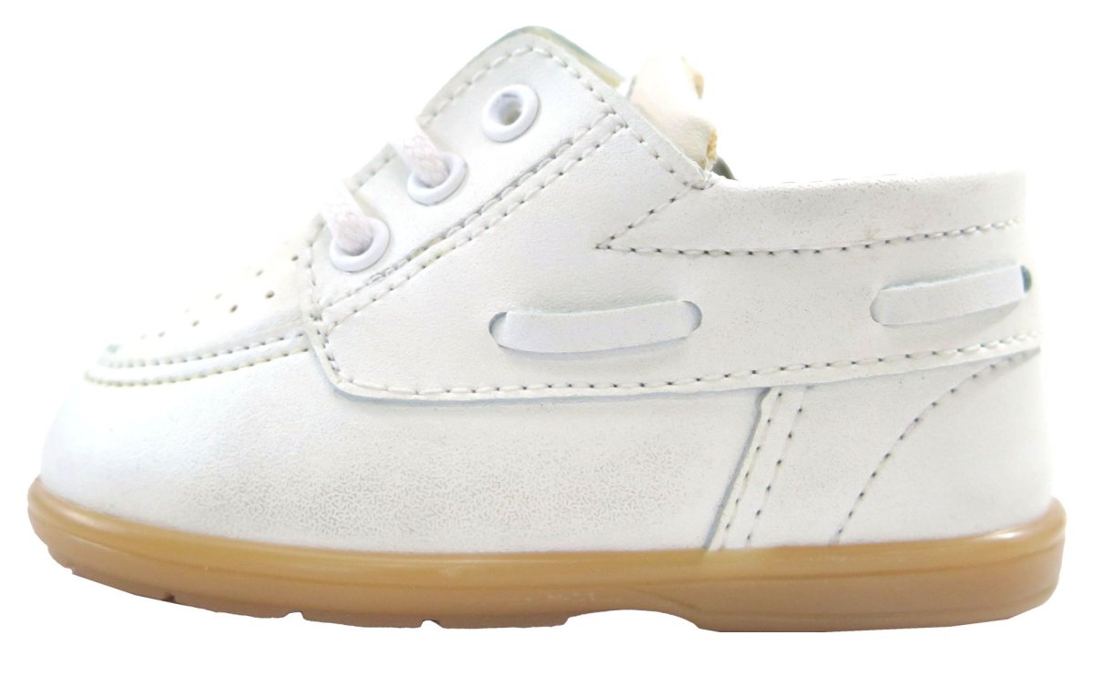 Zapato nautico con cordon y calado