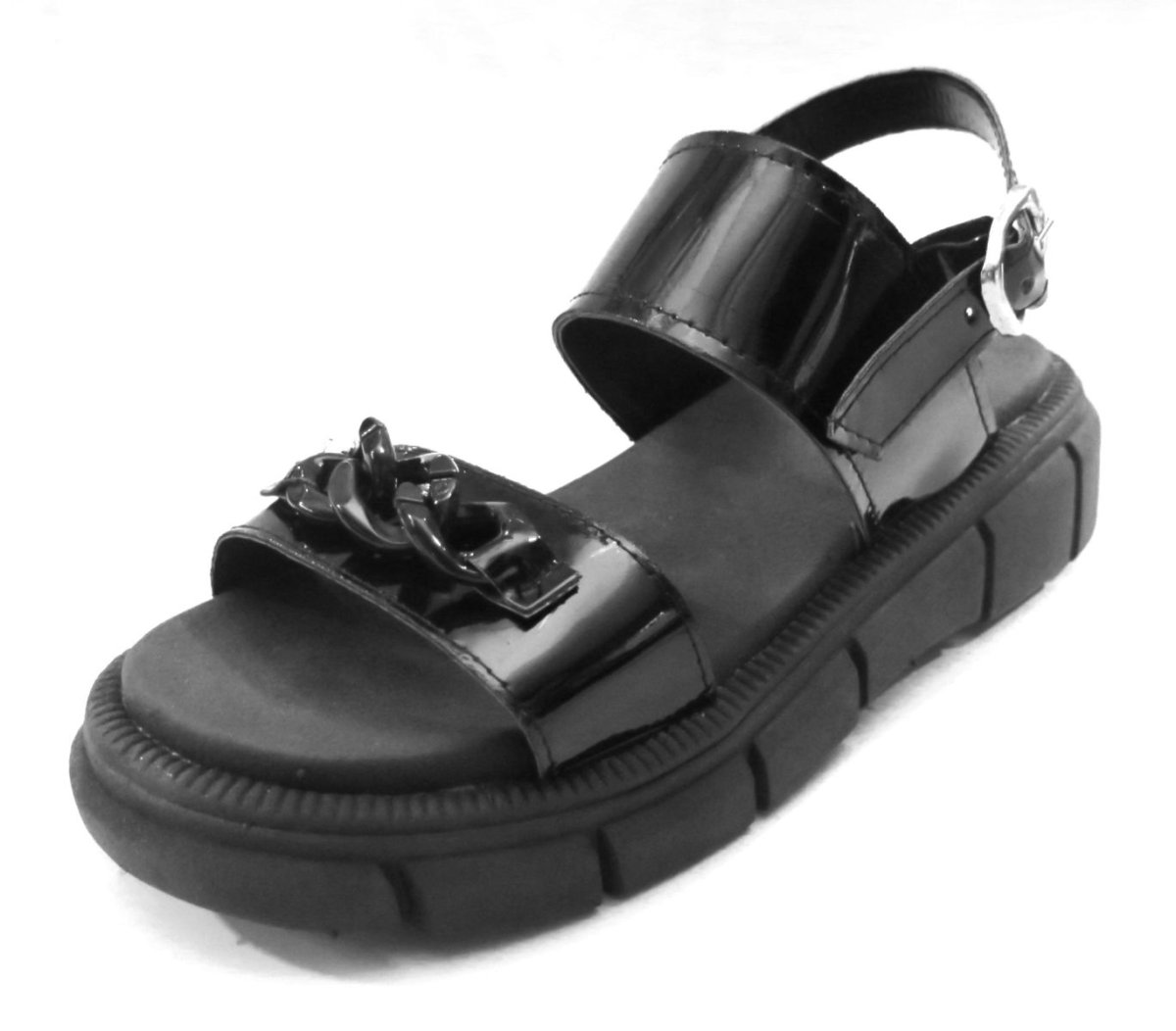 Sandalia charol con cadena