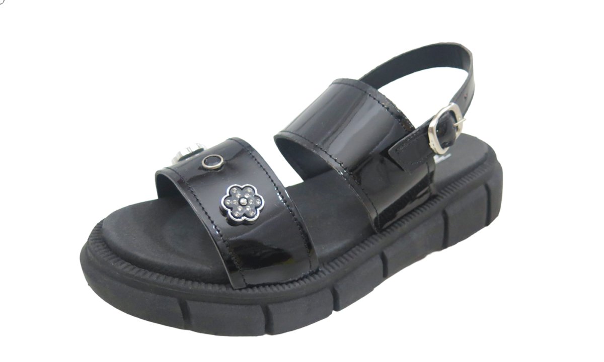 Sandalia charol con flor
