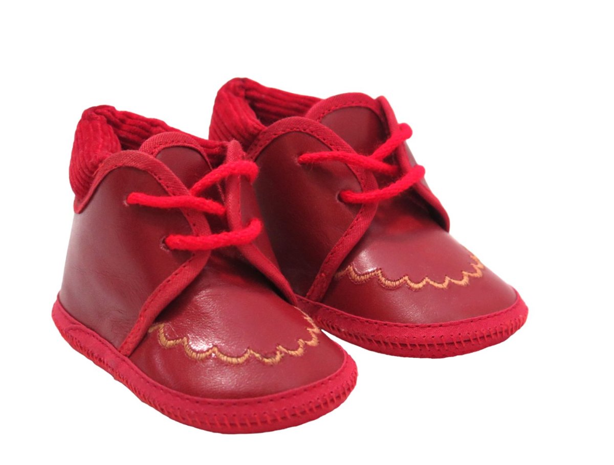 Botita cuerina con cordon y borde de corderoy. Sin base