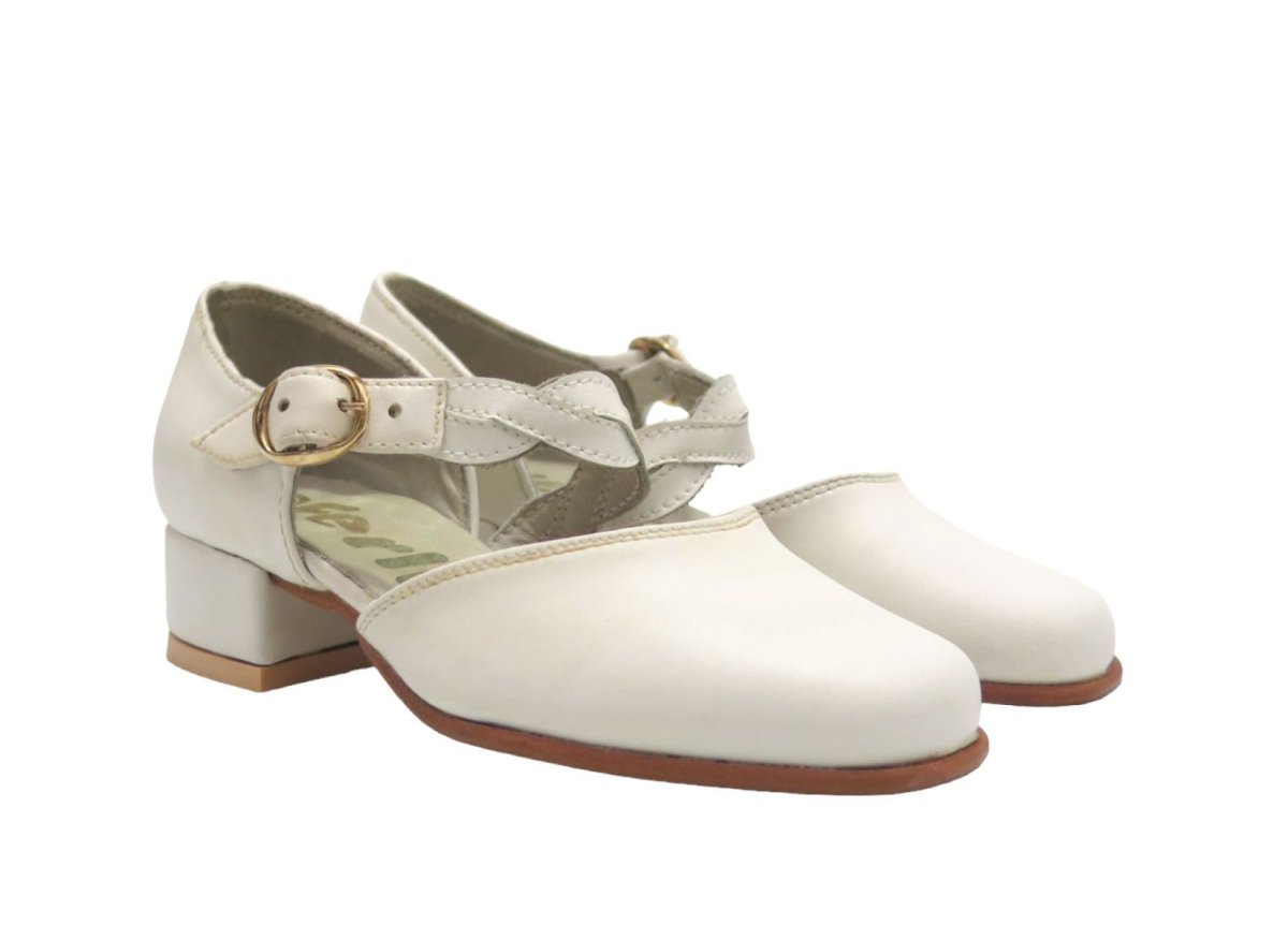 Zapato de Cuero de Nena Con Hebilla y Taco