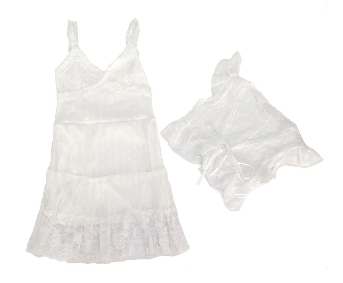 Vestido y casaca de tul bordado sin manga