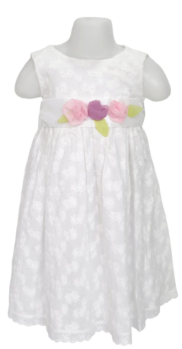 Vestido Broderie bordado en flores con aplique de puntilla en borde Pesado