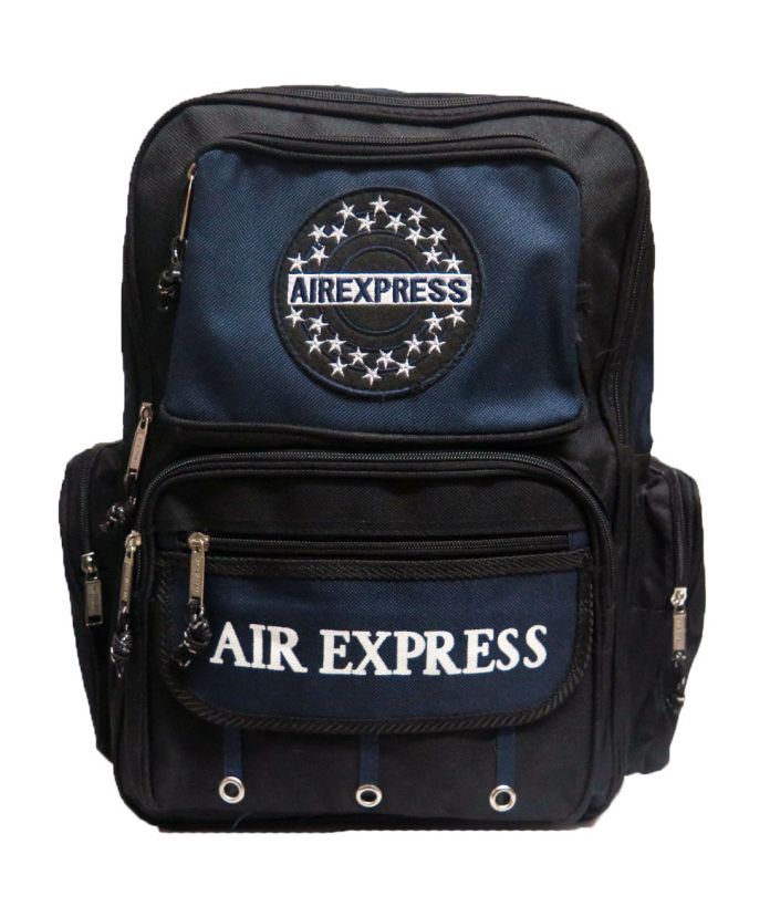 Mochila de Espalda Mediana Air Express con escudo redondo arriba, 6 cierres mas un belcro. 3 argollitas en zona inferior-