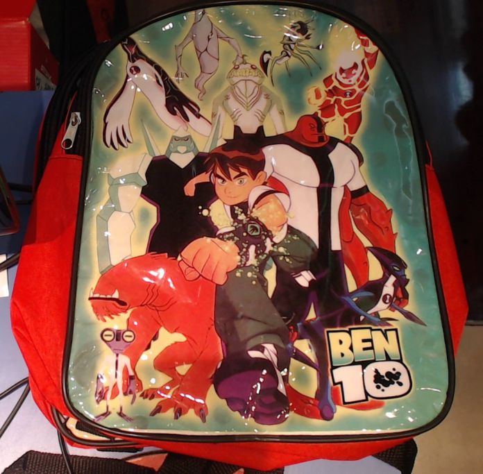 mochila ben 10 espalda  con la imagen vinilica
