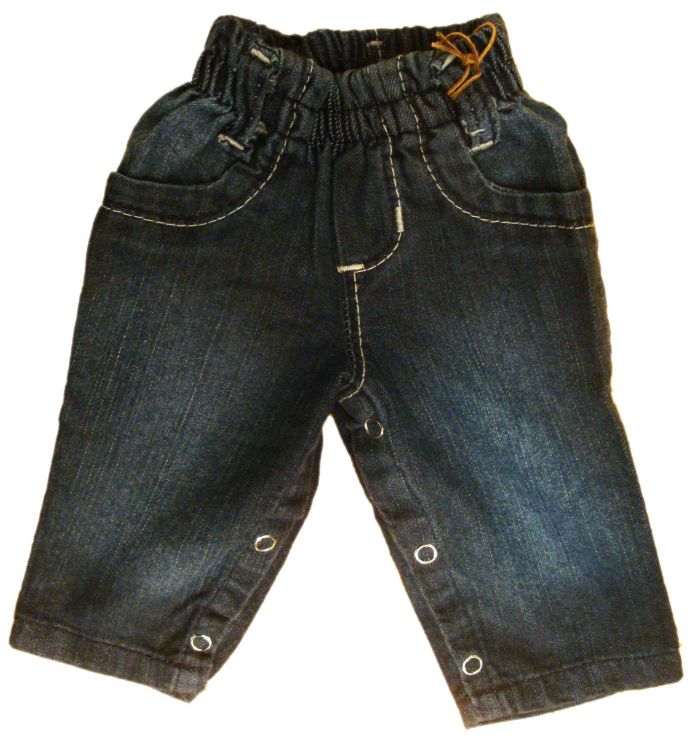 Pantalon jean pañalero con bordado estrella en bolsillo
