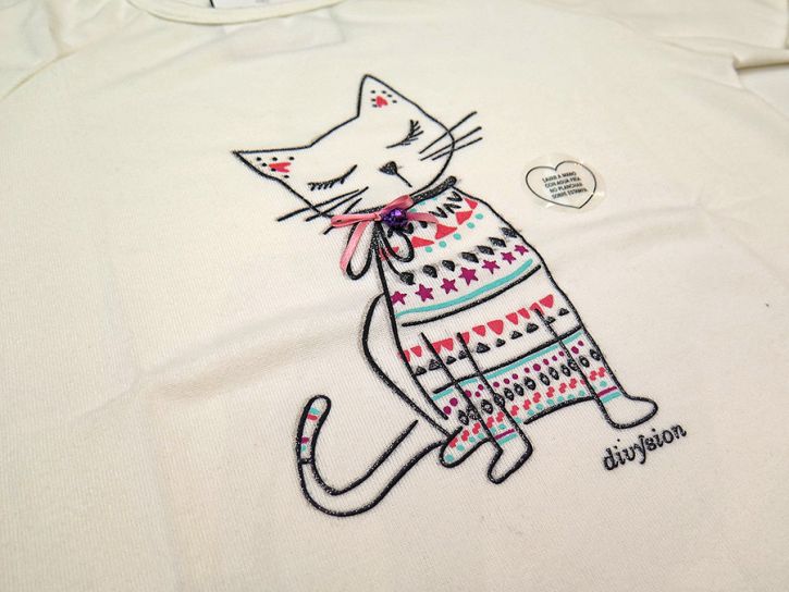 REMERA DE NENA CON ESTAMPADO