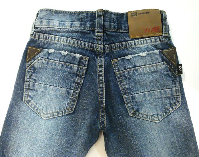 Pantalon Jean Bolsillo Con Cuero