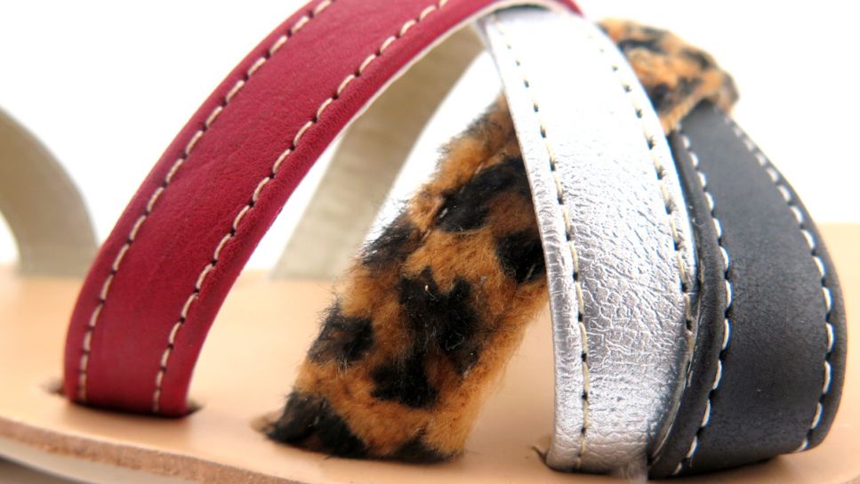 Sandalia con pulsera con hebilla 4 tiras en empeine