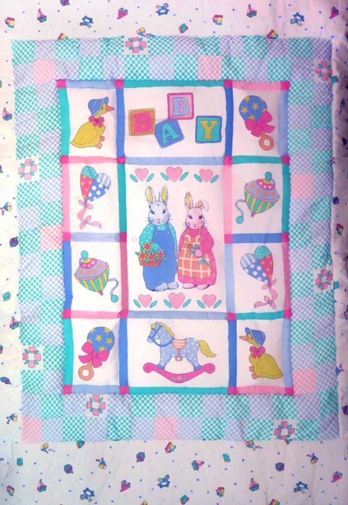 Acolchado de Cuna Funcional Patchwork Conejos y Juguetes