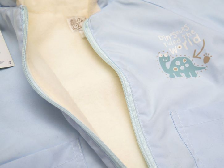 Campera Interior en Polar Con Capucha Estampado en Espalda de Dinosaurios