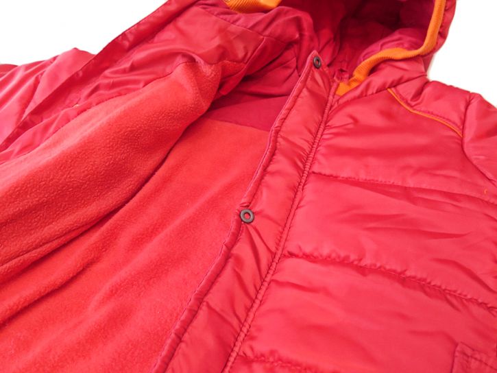 Campera de Microfibra y Wata Forrada con Polar y Capucha