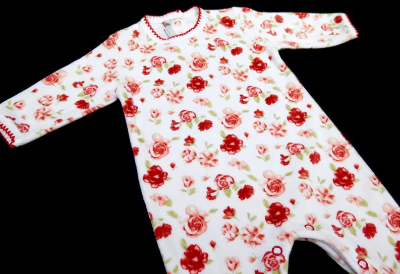 Enterito Floreado De Plush Manga Larga Con Pie