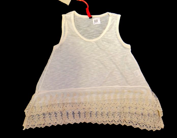 Remera Sin Mangas Con Picos y Puntilla