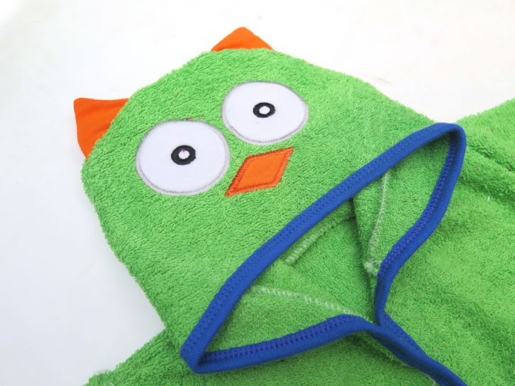 salida de baño (toalla) con capucha bordada