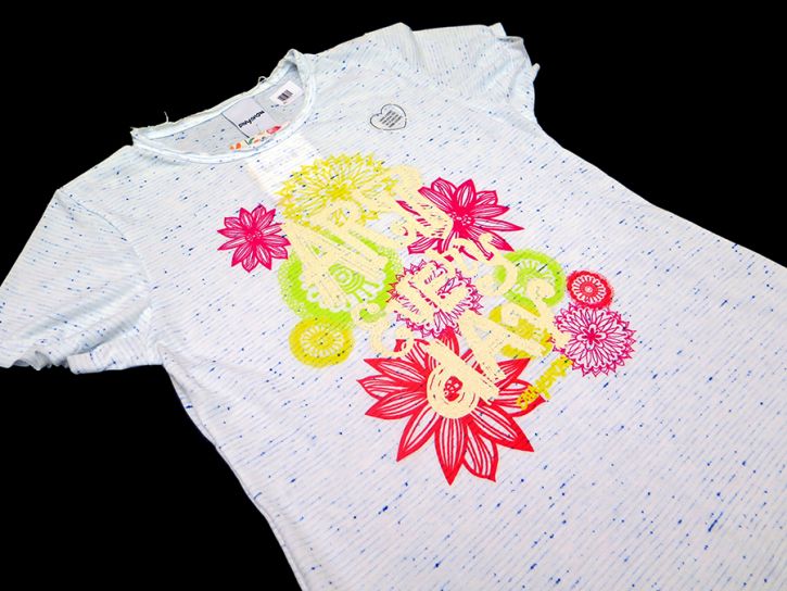 Remera Manga Corta Estampada Flores " Art Every Day "