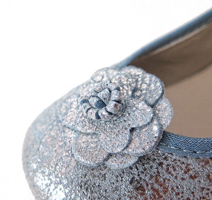 Balerina de Charol Quebrado con flor y pulsera