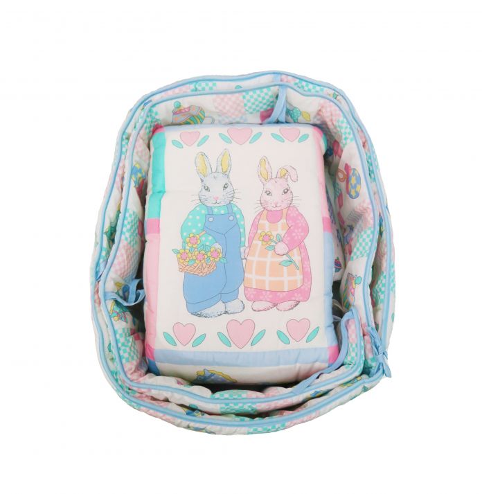 Acolchado Con Chichonera Cuna Con Conejos y Juguetes Estampados