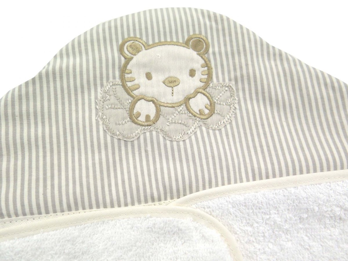 Toallon Con Capucha Central Con Bordado