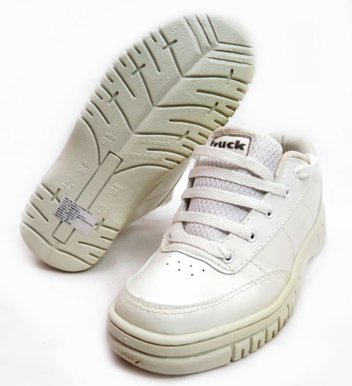 Zapatilla Colegial de Cuerina Con Cordon