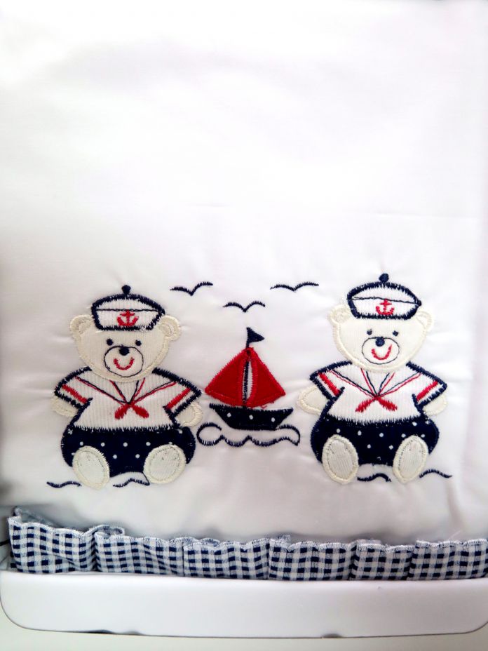 Sabana Bordada en Caja Para Cuna 3 piezas