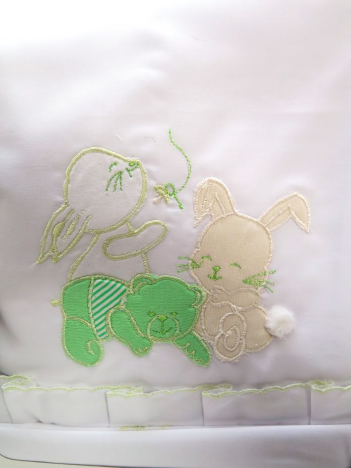 Sabana Bordada en Caja Para Cuna 3 piezas