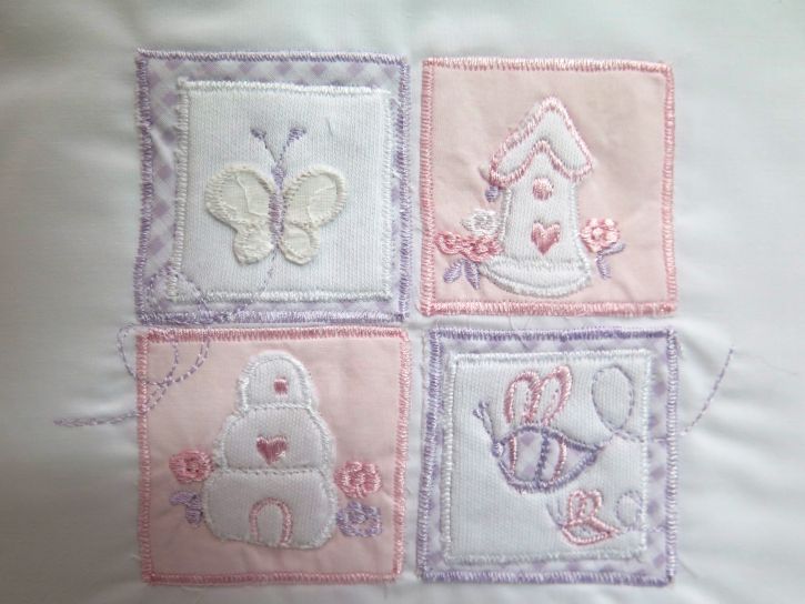 Sabana Bordada en Caja Para Practicuna 3 piezas