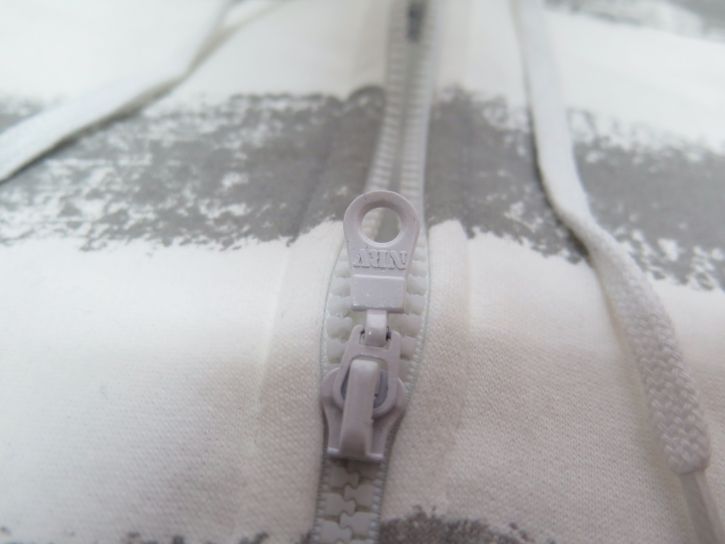 Campera de Algodon Frizado Con Capucha Estampado Rayado