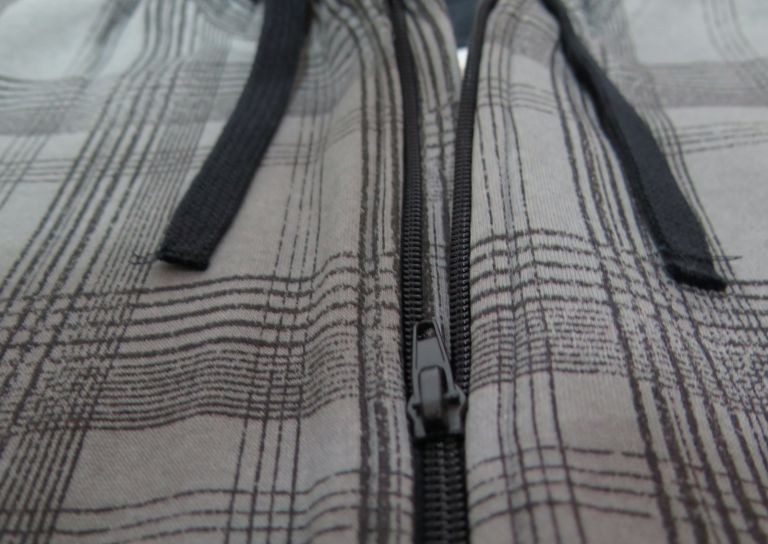 Campera Frizada de Algodon Con Capucha Estampado Rayas