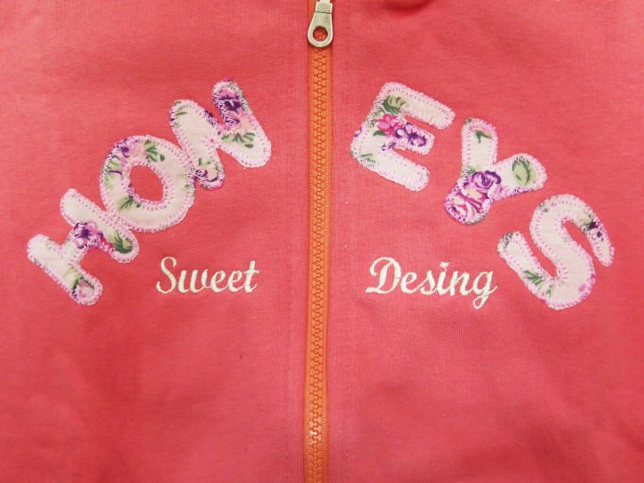 Campera de Friza con Capucha Bordada Honeys